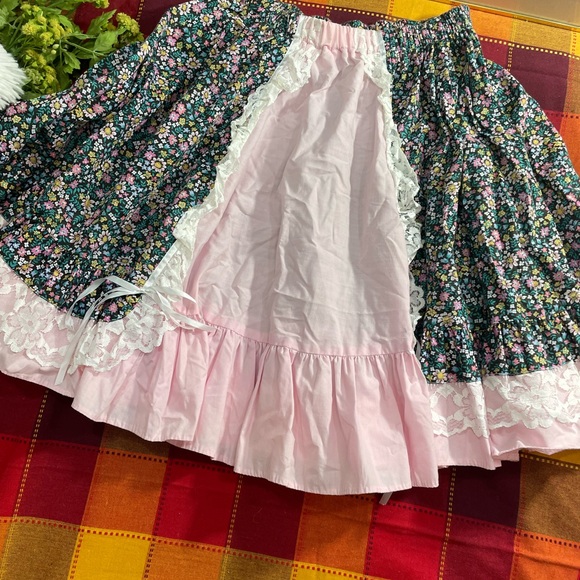 Vintage Pitchfork Lace Skirts - Picture 7 of 10